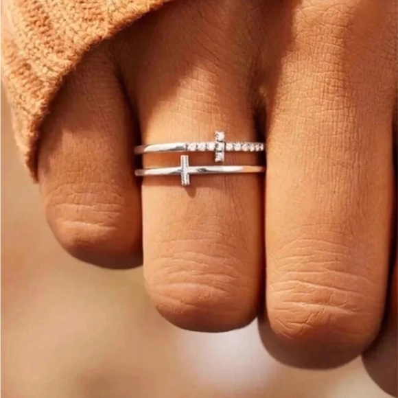 Silver ring - Picture 1 of 3